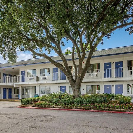 Motel 6-Conroe, Tx ภายนอก รูปภาพ